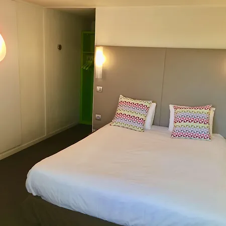 Hotel Campanile Plaisir