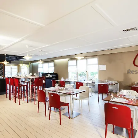 Hotel Campanile Plaisir