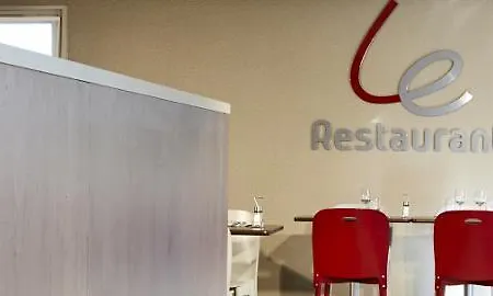 Hotel Campanile Plaisir