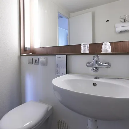 Campanile Otel Plaisir