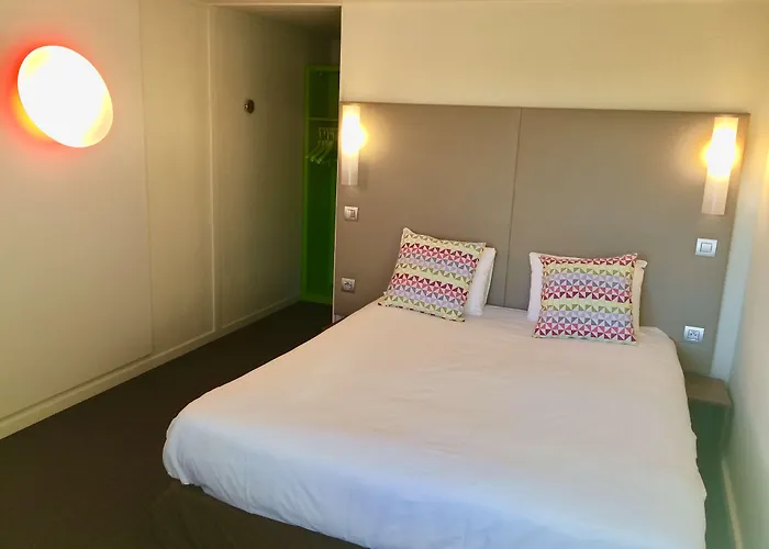 Hotel Campanile Plaisir