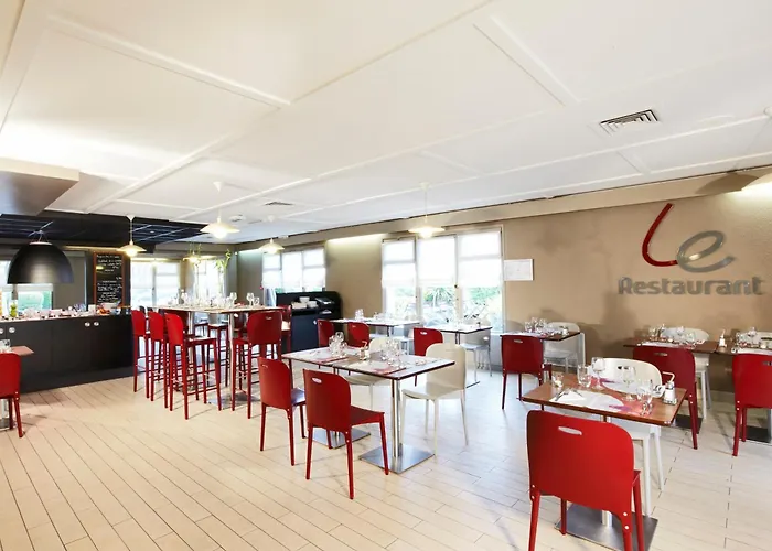 Hotel Campanile Plaisir