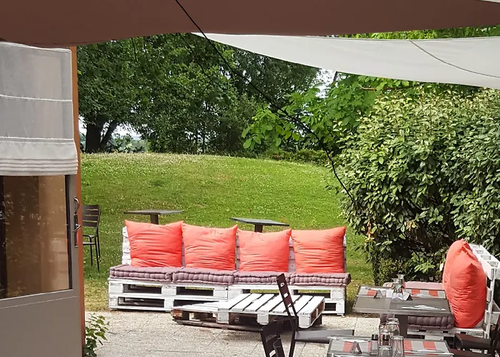 Campanile 3* Plaisir